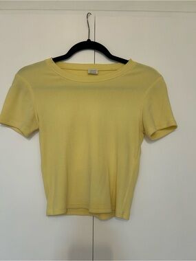 Aritzia Wilfred butter yellow tee (size small) Women’s Short Sleeve Ribbed